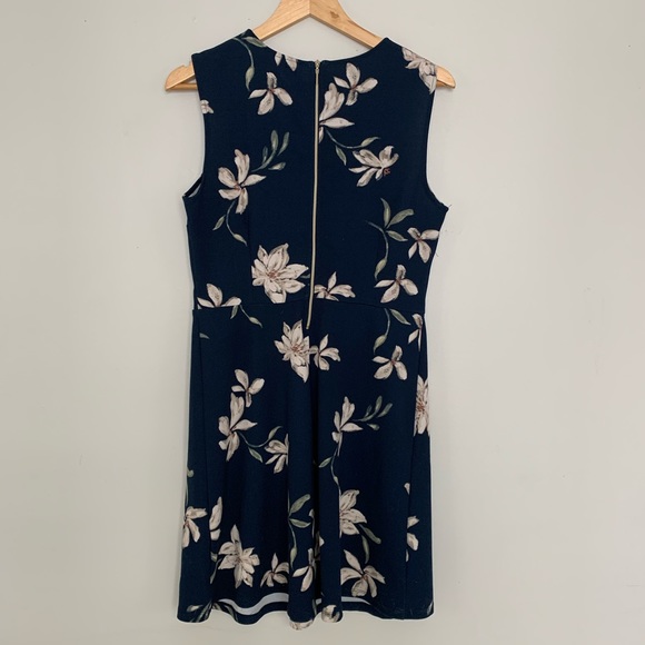 Dynamite Floral Dress - Picture 5 of 5